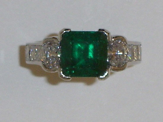 Emerald & Diamond Ring Set in 18K Yellow Gold