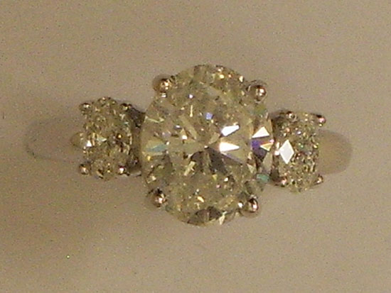 Oval Diamonds Engagement Ring